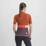 Dámsky cyklistický dres s krátkym rukávom SPORTFUL Snap w jrs, huckleberry cayenna red · záber 4