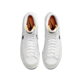 Pánska vychádzková obuv NIKE Blazer Mid 77 white bright mandarin medium ash black · záber 5