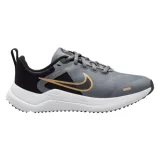 Juniorská športová obuv (tréningová) NIKE Downshifter 12 cool grey metallic gold black white · záber 1