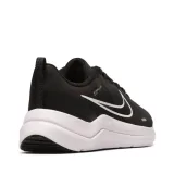 Pánska športová obuv (tréningová) NIKE Downshifter 12 black dark smoke grey pure platinum white · záber 4