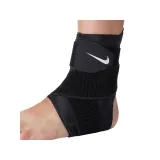 Fitness chránič NIKE PRO ANKLE SLEEVE WITH STRAP BLACK WHITE · záber 3