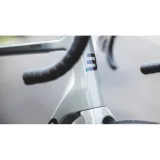 Cestný bicykel BASSO Astra disc, Shimano 105 Di2, Microtech MrLite, gray asphalt · záber 3
