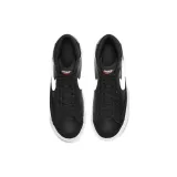 Juniorská vychádzková obuv NIKE Blazer Mid 77 black white team orange · záber 4