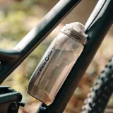 Fľaša na bicykel FIDLOCK set láhve s držákem BOTTLE TWIST průhledná černá 590 ml · záber 3