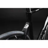 Cestný bicykel BASSO Venta disc, stealth, Shimano 105, Microtech MCT · záber 3
