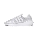 Pánska športová obuv (tréningová) ADIDAS ORIGINALS Swift Run 22 cloud white grey two core black · záber 2