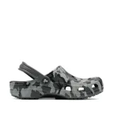 Chlapčenské kroksy (rekreačná obuv) CROCS Classic Camo Clog K black grey · záber 1