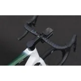Cestný bicykel BASSO Astra disc, Shimano 105 Di2, Microtech MrLite, pop green · záber 2