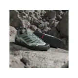 Pánska nízka turistická obuv ADIDAS Terrex Swift Solo 2.0 silver green legend ivy linen green · záber 5