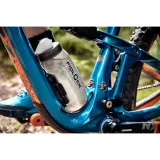 Fľaša na bicykel FIDLOCK set láhve s držákem BOTTLE TWIST průhledná bílá 590 ml · záber 4