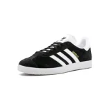 Pánska vychádzková obuv ADIDAS ORIGINALS Gazelle M core black white gold met · záber 1