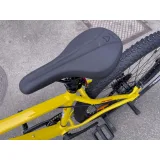 Juniorský horský bicykel AMULET 27,5 Tomcat 1.9 SH, lemon chrome red · záber 5
