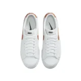Dámska vychádzková obuv NIKE Blazer Low Platform white black sail metallic copper · záber 4