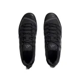 Pánska nízka turistická obuv ADIDAS Terrex Swift Solo 2.0 core black grey three grey six · záber 3
