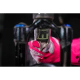 Nástroj na údržbu bicykla MUC-OFF Deep Scruber Gloves Pink M · záber 4