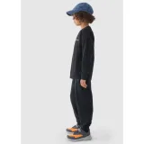 Chlapčenské zateplené tepláky 4F JUNIOR TROUSERS-JWAW24TTROM761-20S-DEEP BLACK · záber 3