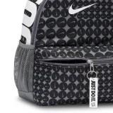 Detský batoh NIKE Y NK BRSLA JDI MNI BK-AOP SP25 · záber 5